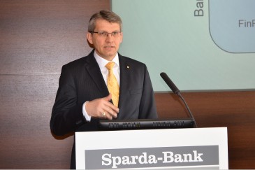 Markus Müller, Vorstandsvorsitzender der Sparda-Bank Hessen eG während der Bilanz-PK.