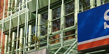 Begrünte Fassade Sparda-Bank-Filiale 'Kassel-Stadt'